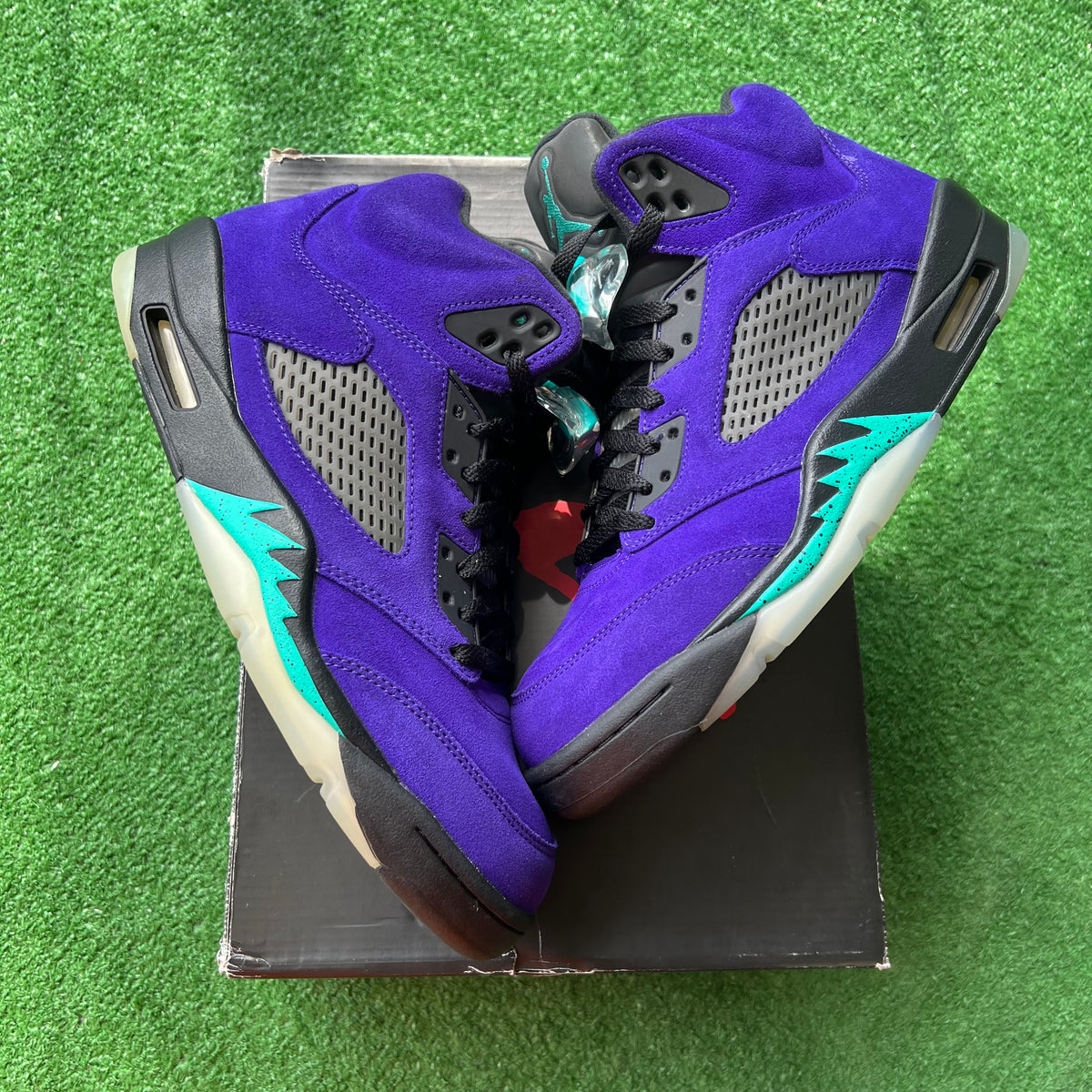 Jordan 5s alternate grape 10/10 never worn 8.5 AIR JORDAN 5 ALTERNATE GRAPE REVIEW & ON FEET + SIZING  main image 2