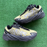 Yeezy Resin MNVN 700s Size 7