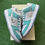 Nike April Skateboards SB Low Dunks Size 5