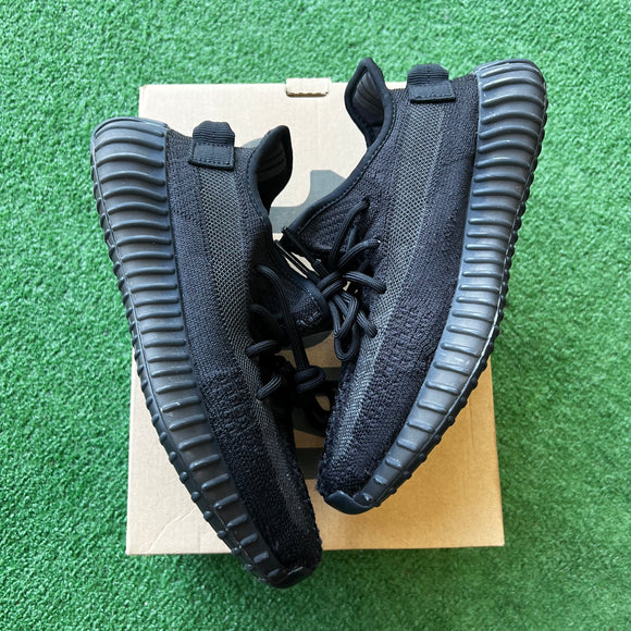Yeezy Onyx 350 V2s Size 5.5
