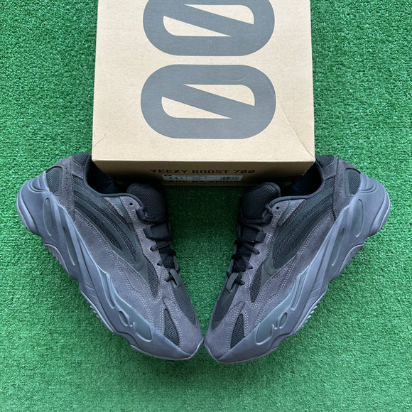 Yeezy Vanta 700s V2s Size 11.5