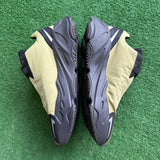 Yeezy Resin MNVN 700s Size 7