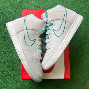Nike First Use Sail High Dunks Size 9.5