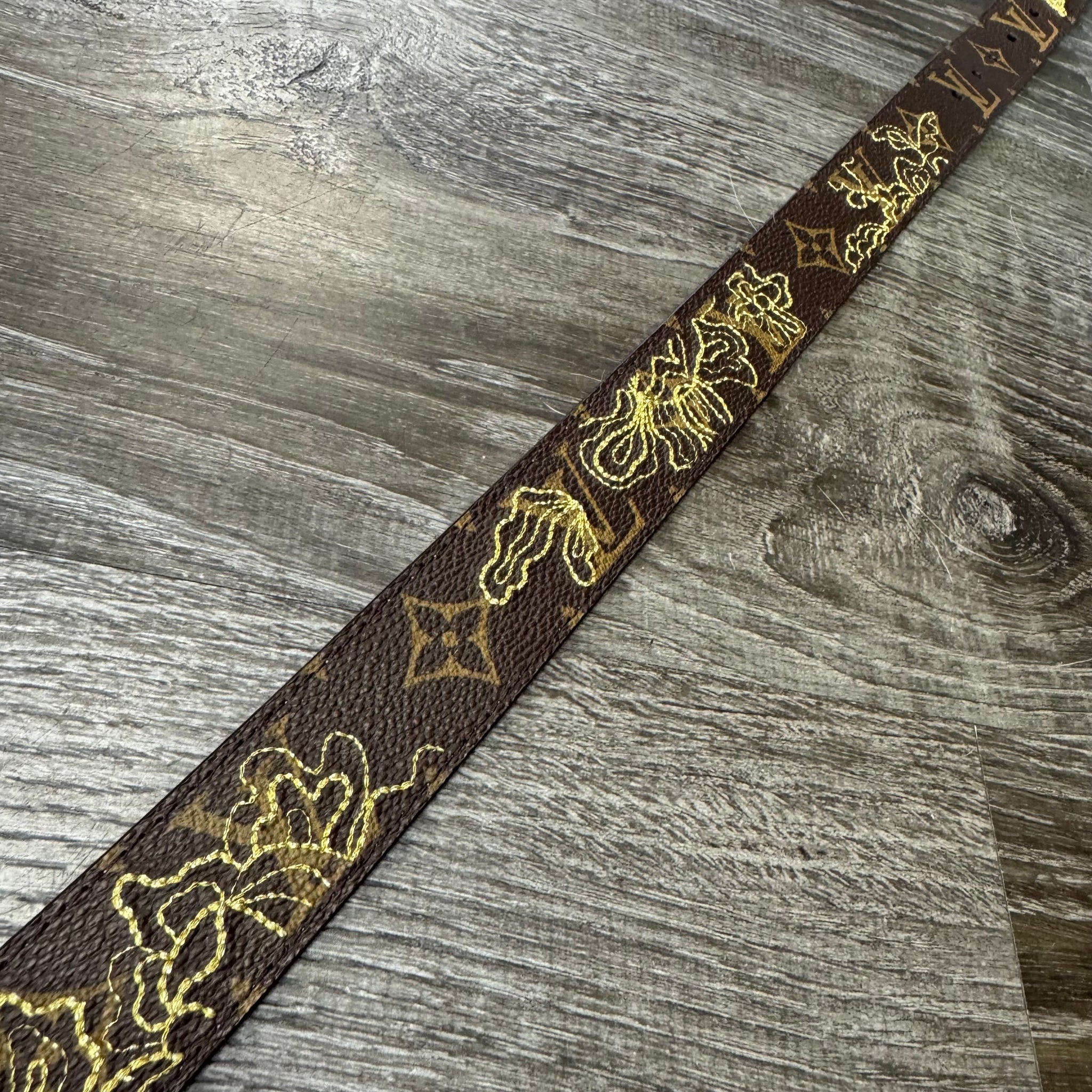 Authentic LOUIS VUITTON Saint Tulle Monogram Dentelle Lace Belt Louis Vuitton Belt San Tulle Monogram 100cm / 40 Gold LV  main image 2