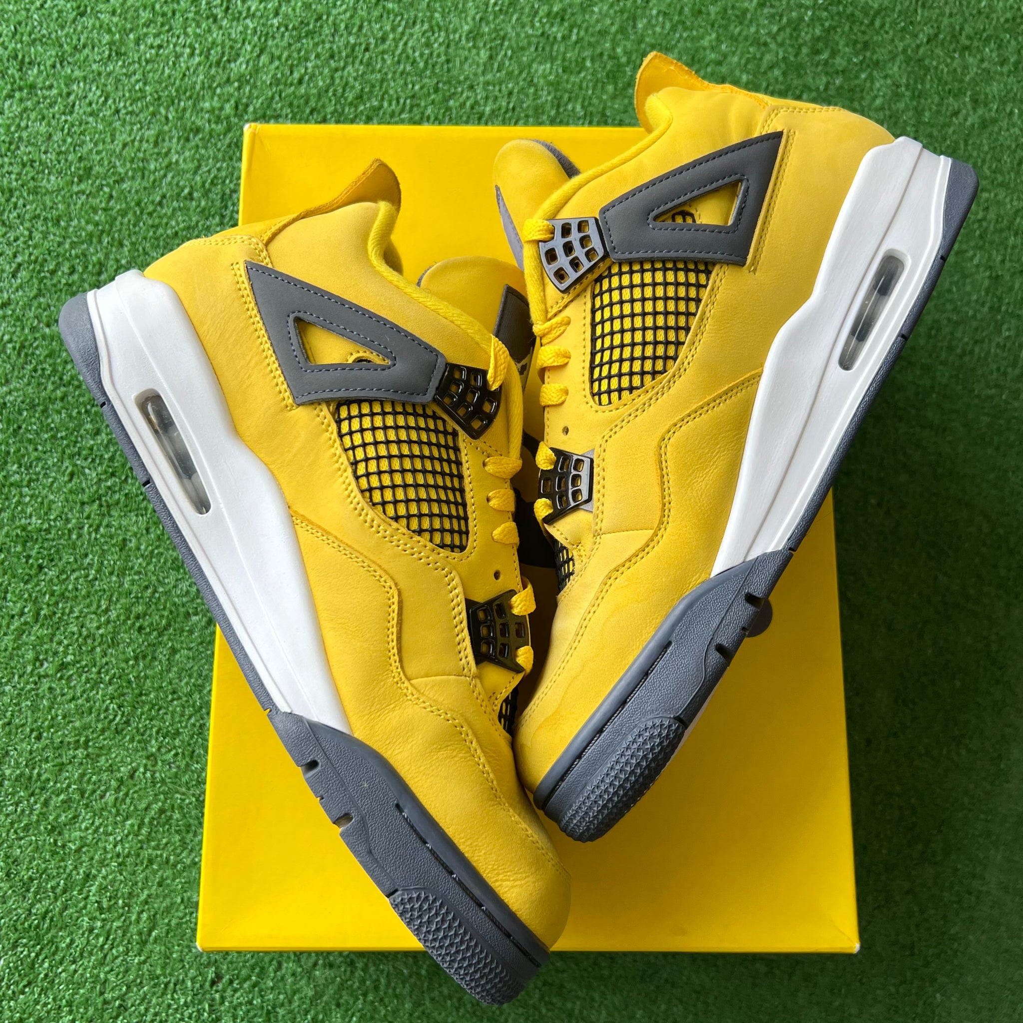 lightning 4s size 10.5
