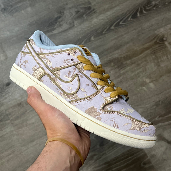 Nike City Of Style SB Low Dunks Size 9