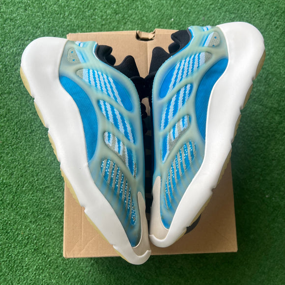 Yeezy Arzareth 700 V3s Size 10.5