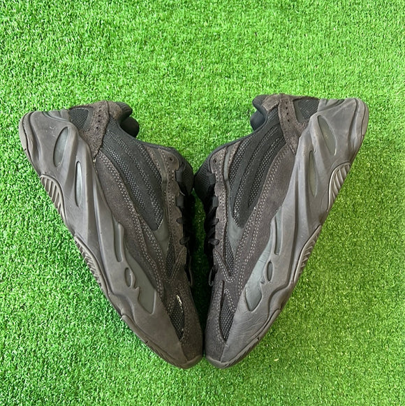 Yeezy Vanta 700 V2s Size 5