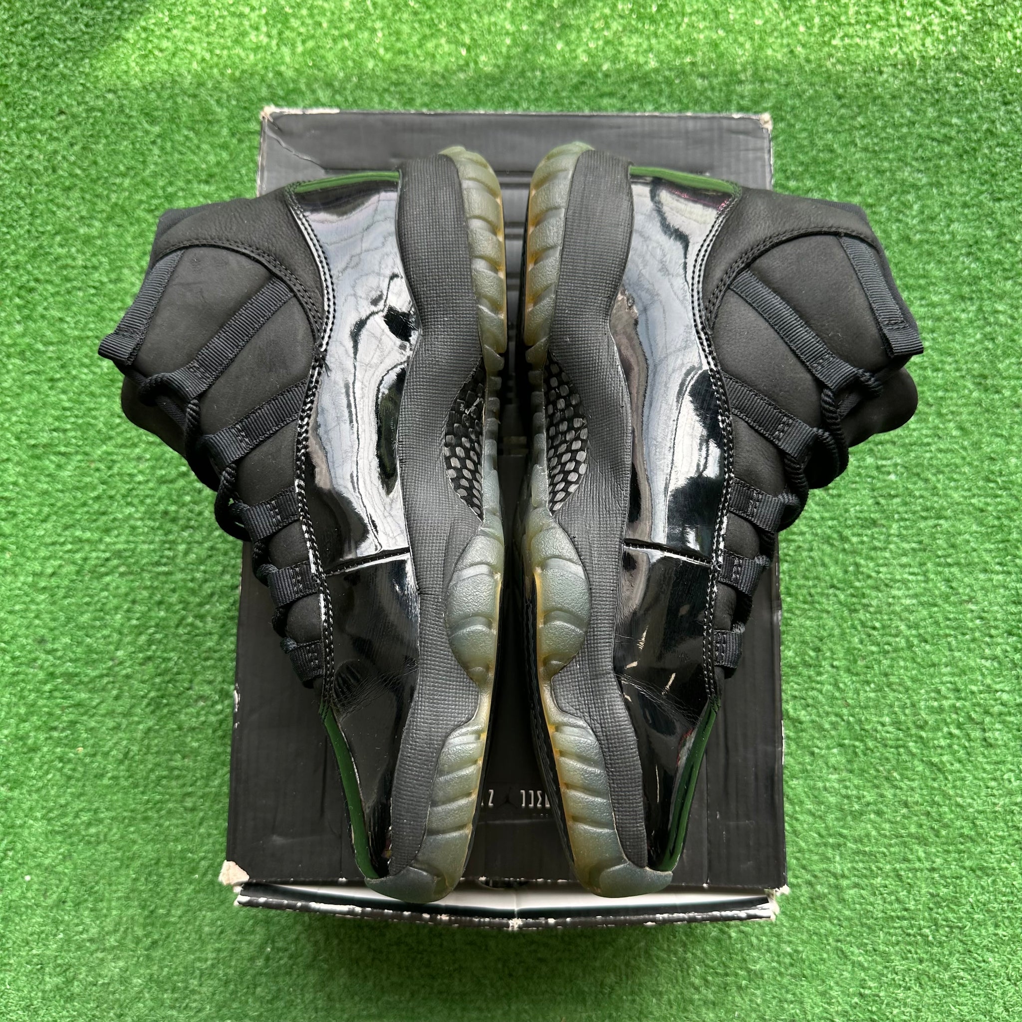 jordan cap and gown size 11