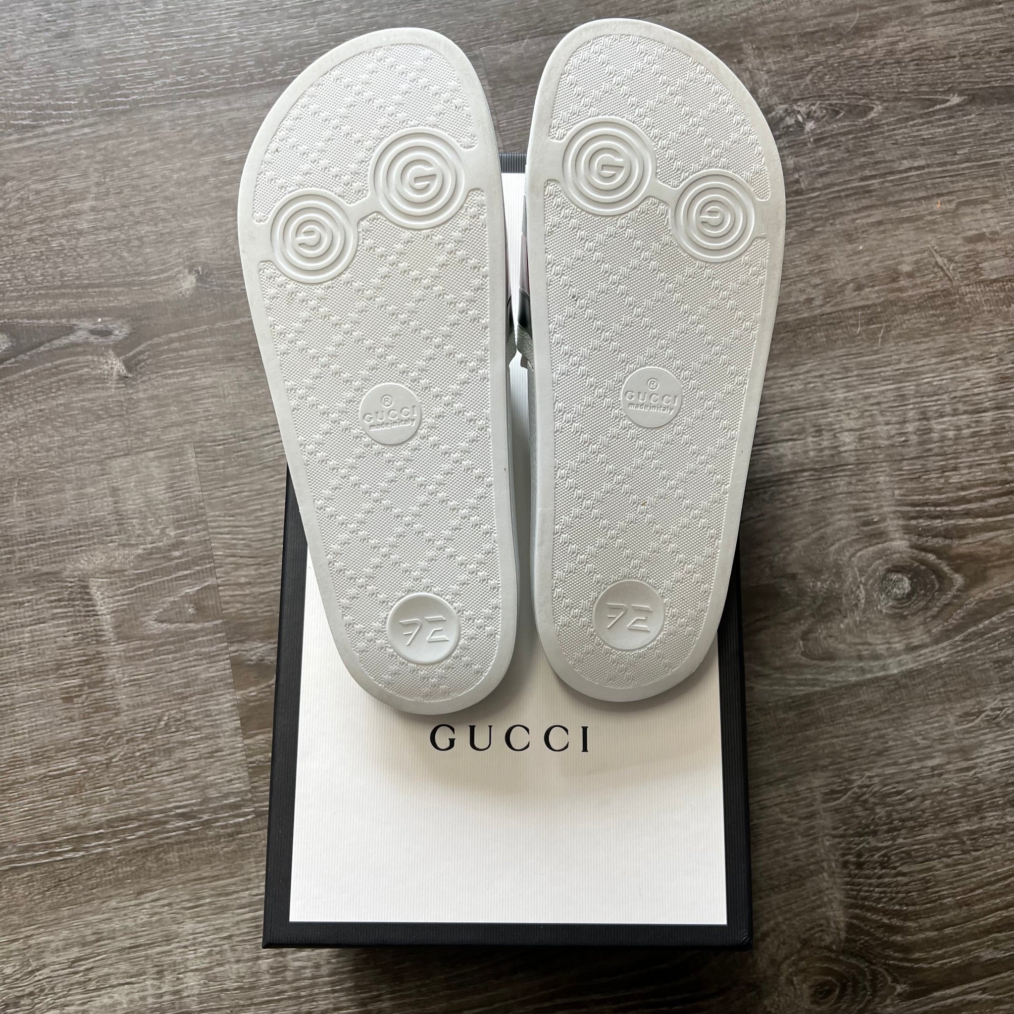 Gucci slide size 8 Sandals Gucci White size 8 UK in Rubber - 52811121 main image 2