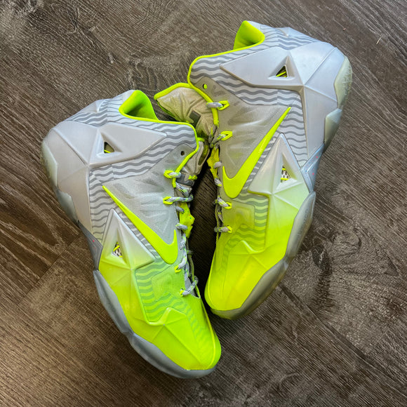 Nike Maison Du LeBron 11s Size 10
