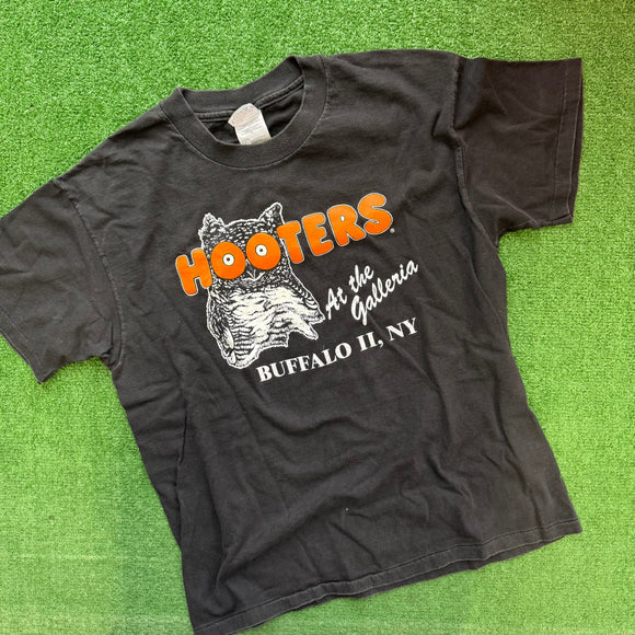 Vintage Hooters Buffalo Tee Size L