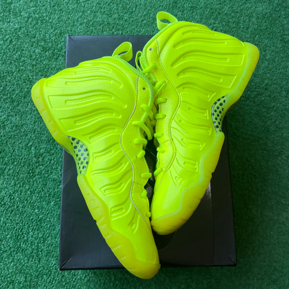 Nike Volt Foamposites Size 7Y