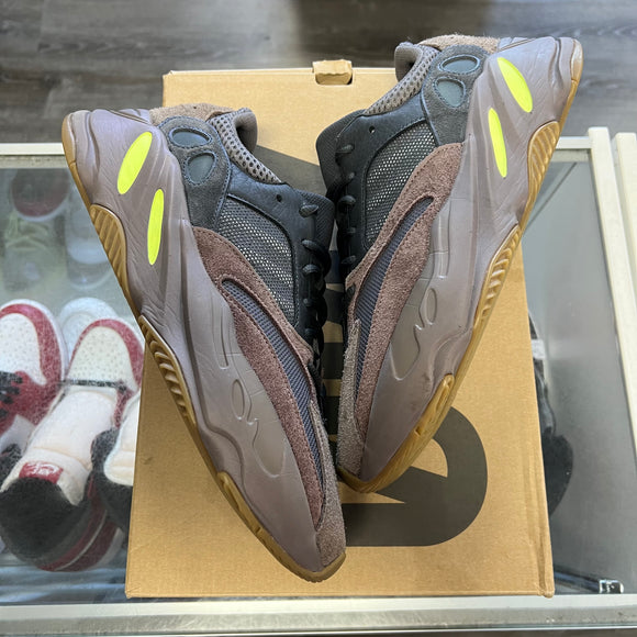 Yeezy Mauve 700s Size 10.5