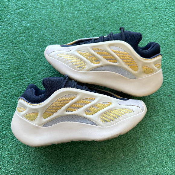 Yeezy Mono Safflower 700 V3s Size 5.5