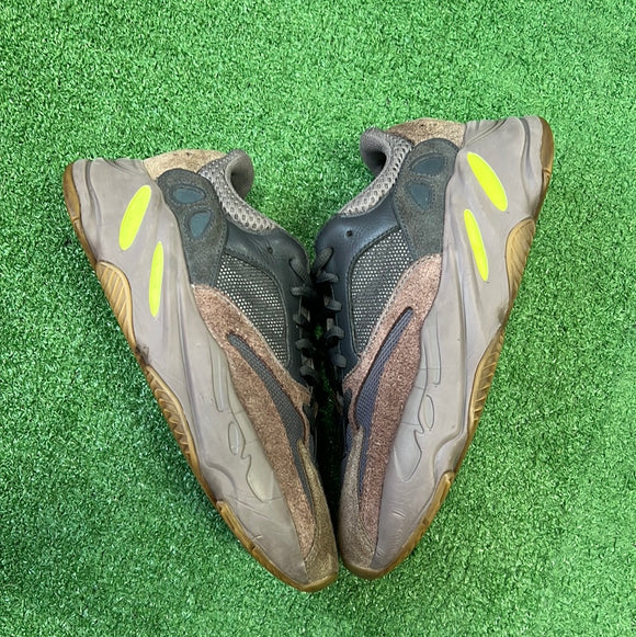 Yeezy Mauve 700 V1s. Size 7. $120.