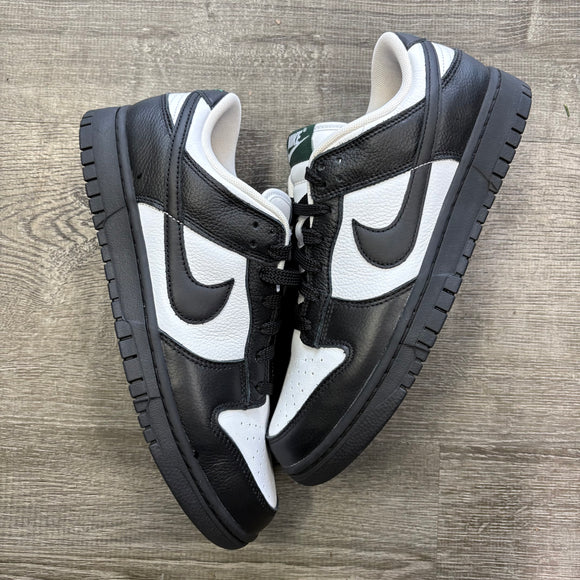 Nike Black White Low Dunks Size 9.5