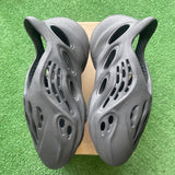 Yeezy Onyx Foam RNNR Size 8