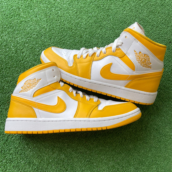 Jordan White University Gold Mid 1s Size 10.5W/9M