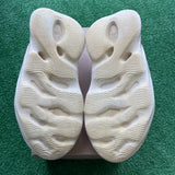 Yeezy Sand Foam RNNR Size 9
