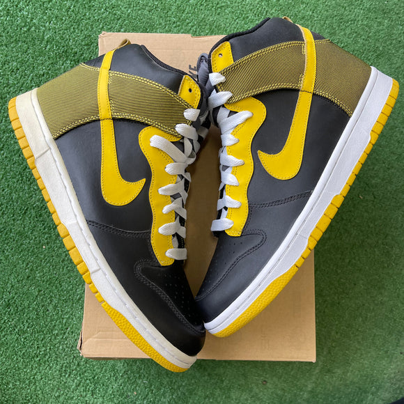 Nike Black Varsity Maize High Dunk Size 10