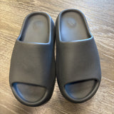 Adidas Onyx Slide Size 7
