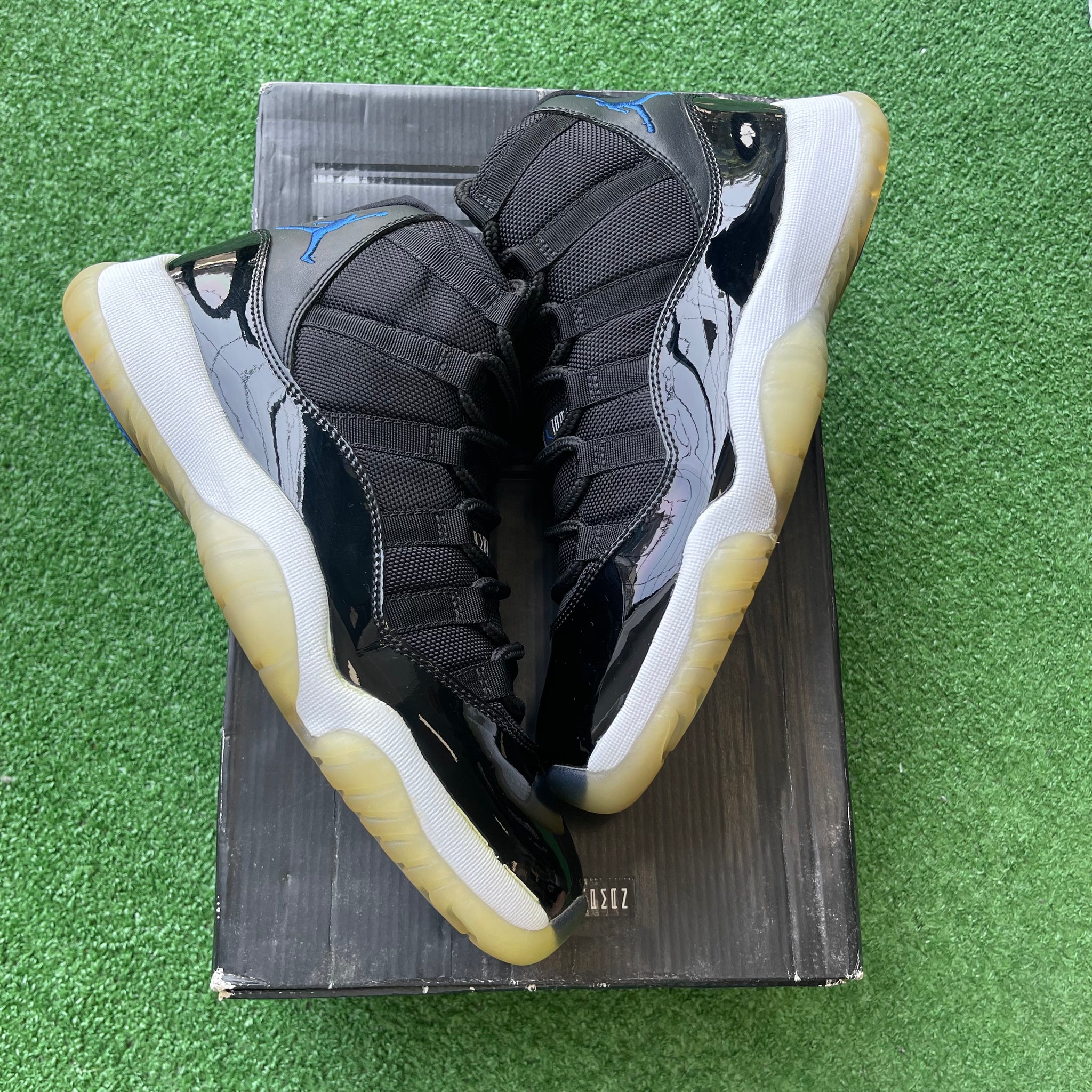 Jordan 11 space jam sole online