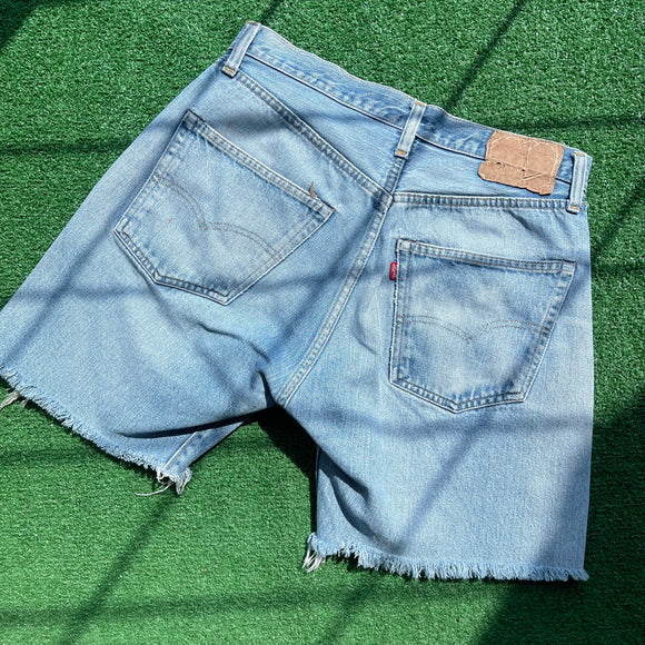 Vintage Levi’s Jean Shorts Size 28