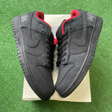 Nike Supreme Black SB Low Dunk Size 11.5