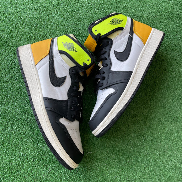 Jordan Volt 1s Size 6.5Y