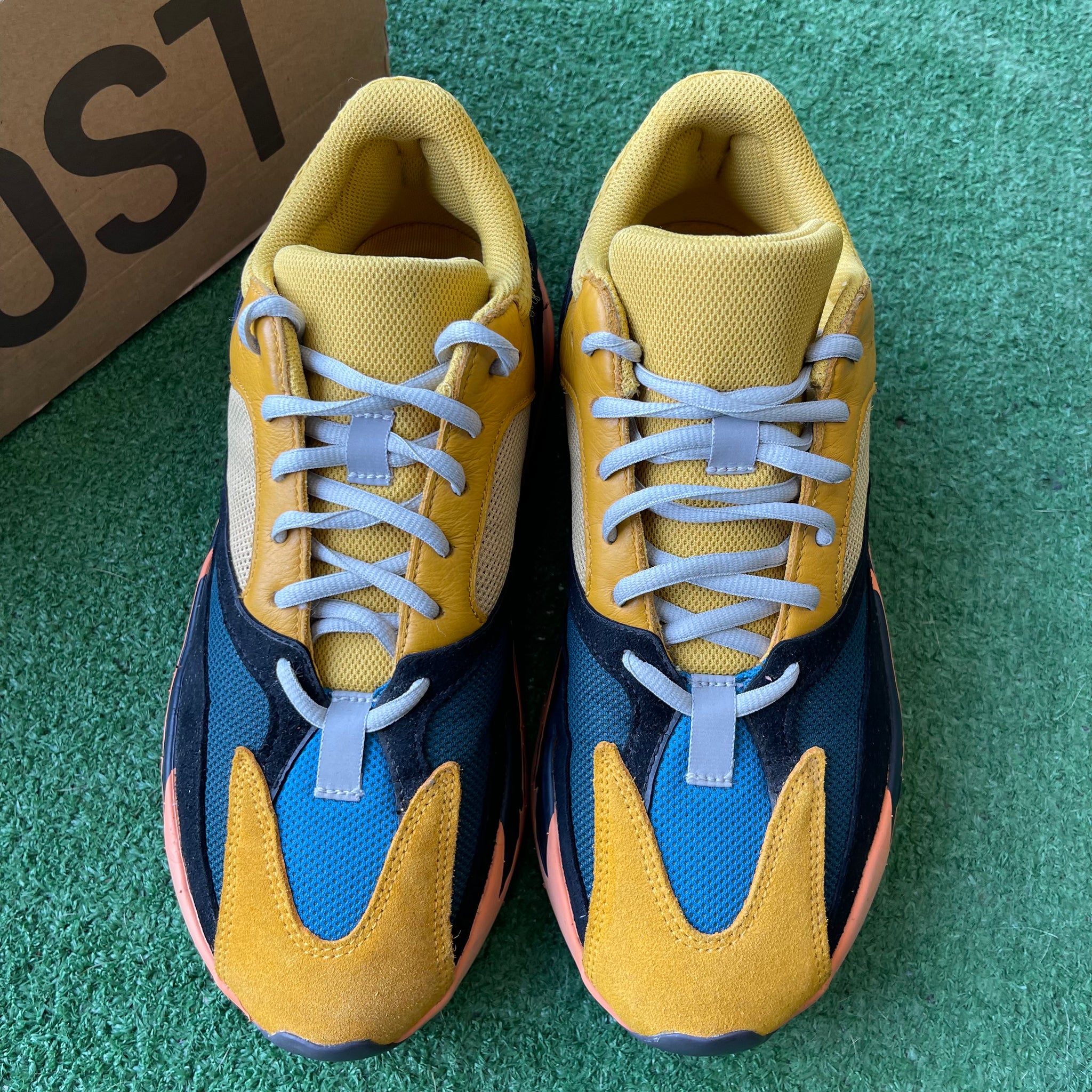 Yeezy Sun 700s Size 10.5 – My Cuzin Vintage