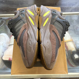 Yeezy Mauve 700s Size 8.5