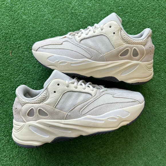 Yeezy Analog 700s Size 10