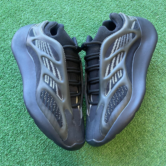 Yeezy Dark Glow 700 V3s Size 10.5