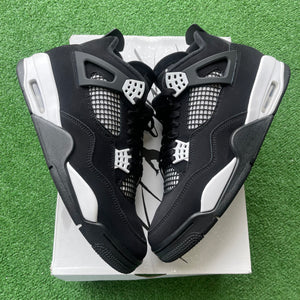 Jordan White Thunder 4s Size 10.5
