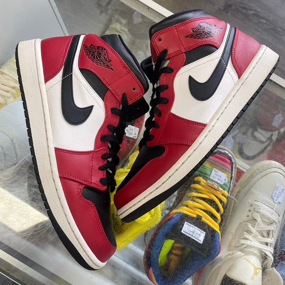 Jordan Chicago Black Toe Mid 1s Size 9.5