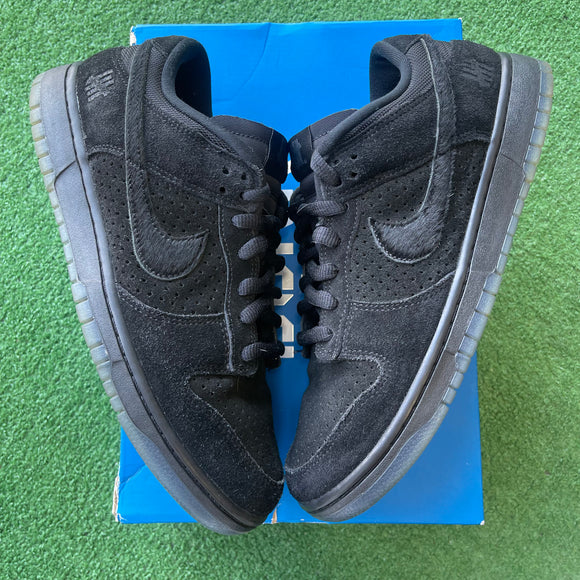Nike Undefeated 5 on it Low Dunks Size 10