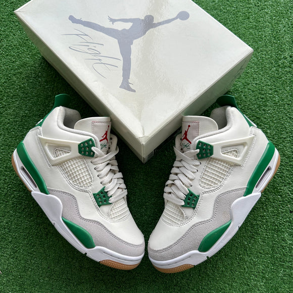 Jordan Pine Green SB 4s Size 6