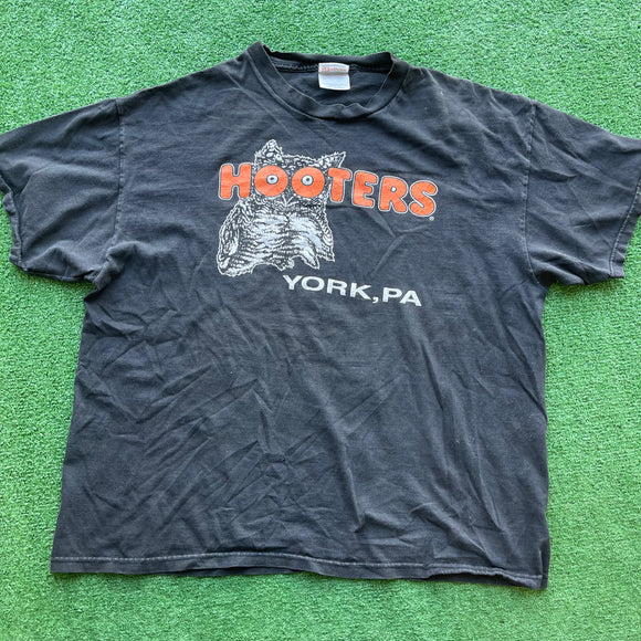 Vintage Hooters York Tee Size XL