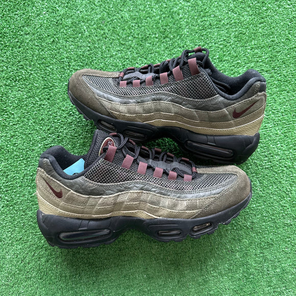 Nike Black Earth Sequoia Air Max 95s Size 9