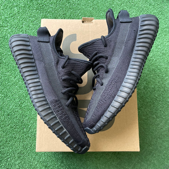 Yeezy Onyx 350 V2s Size 7