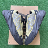 Yeezy Resin 700 MNVN Size 5