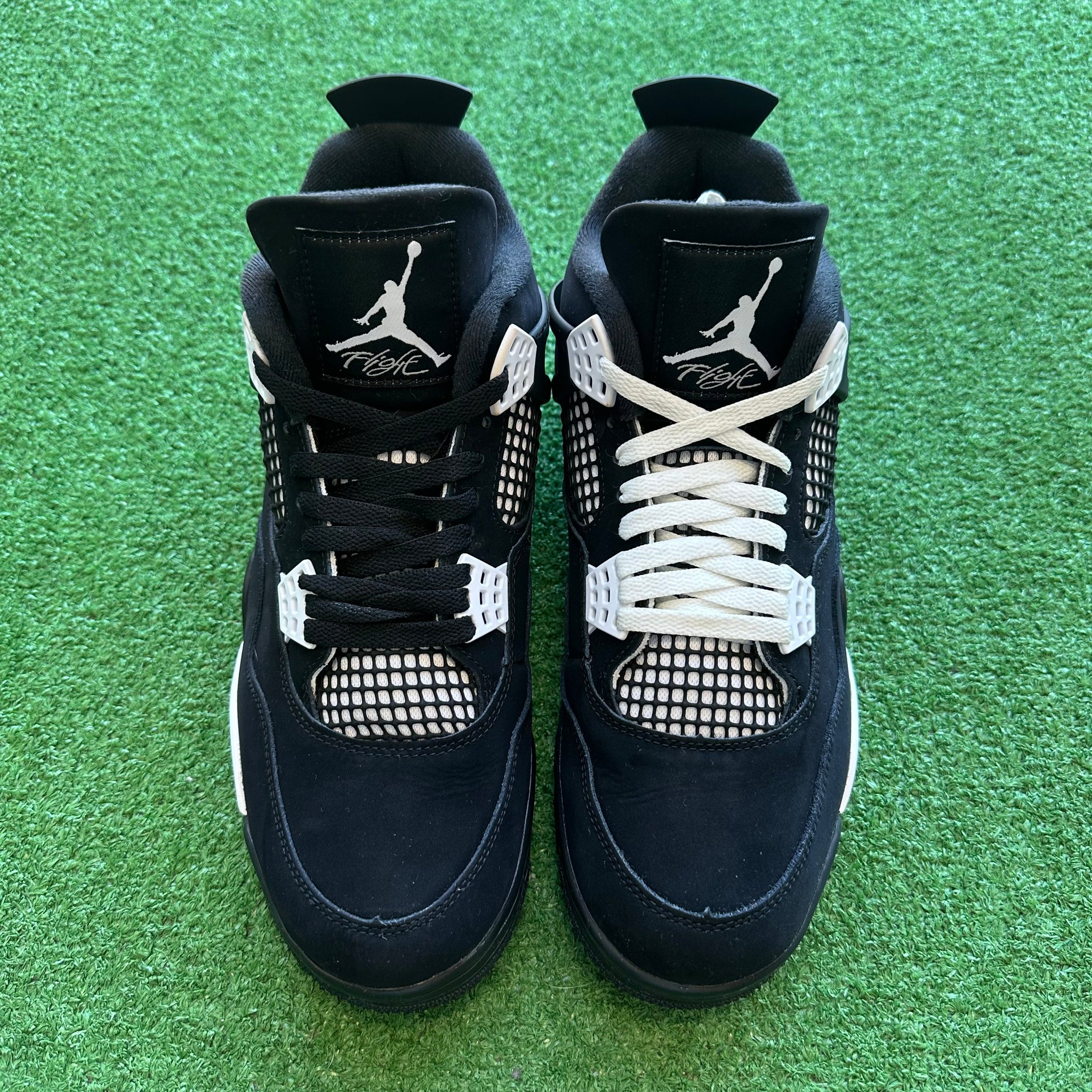 Jordan White Thunder 4s Size 11 – My Cuzin Vintage