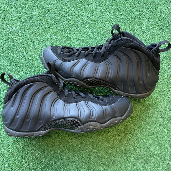 Nike Anthracite Foamposite Size 10