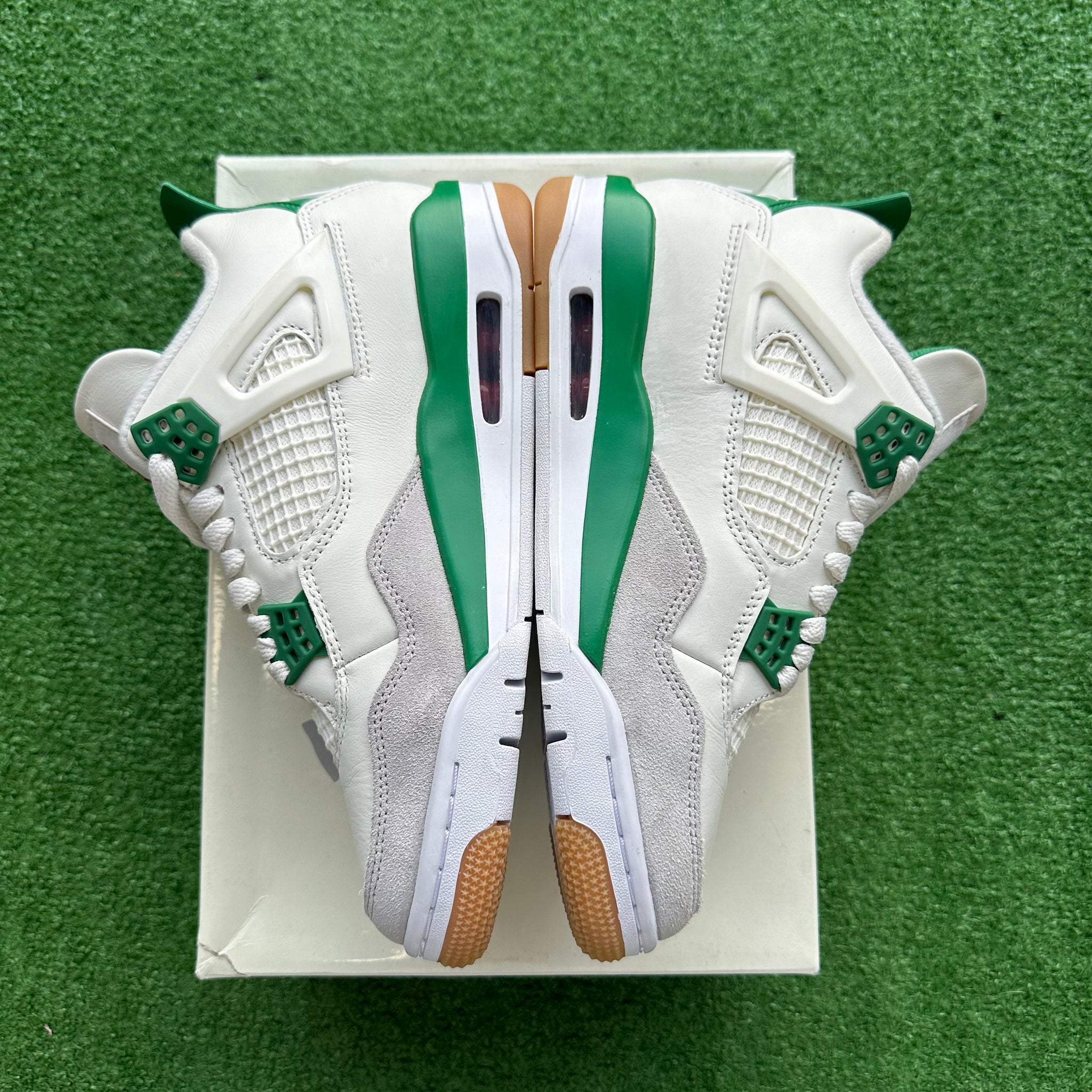 Jordan Pine Green SB 4s Size 6 – My Cuzin Vintage