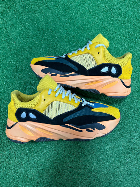Yeezy Sun 700s Size 9 – My Cuzin Vintage