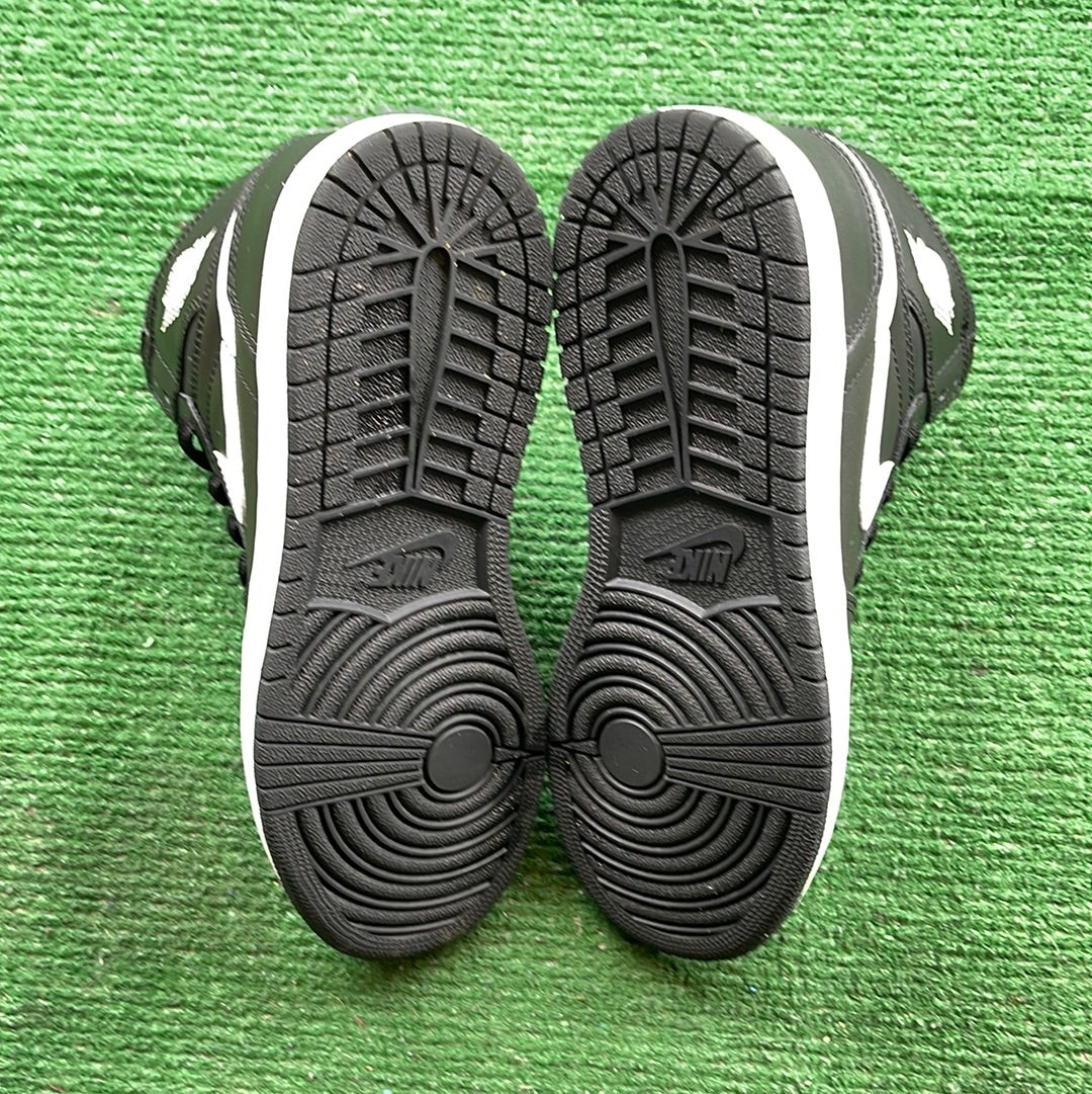 jordan 1s size 4.5 y