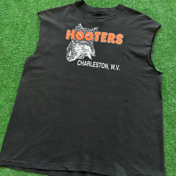 Vintage Hooters Sleeveless Tee Size XL