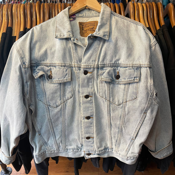 Vintage Levi’s Jean Jacket Size XL(fits like L)